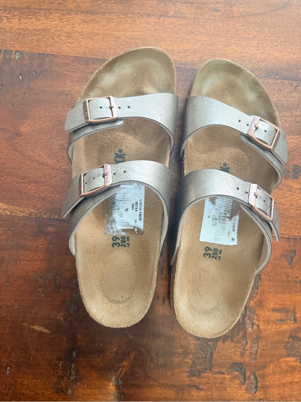 Birkenstock Metallic Sydney sandals in graceful taupe. Great condition. Sz 39